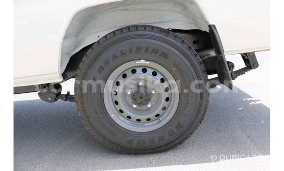 Acheter Import Voiture Toyota Land Cruiser Blanc à Import - Dubai, Harare Acheter Import Voiture Toyota Land Cruiser Blanc à Import - Dubai, Harare