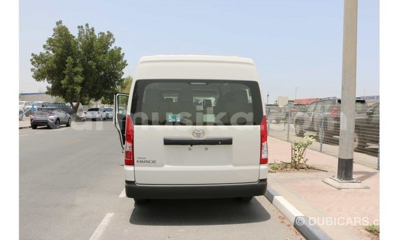 Acheter Import Voiture Toyota Hiace Blanc à Import - Dubai, Harare Acheter Import Voiture Toyota Hiace Blanc à Import - Dubai, Harare