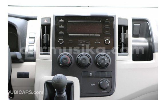 Acheter Import Voiture Toyota Hiace Blanc à Import - Dubai, Harare Acheter Import Voiture Toyota Hiace Blanc à Import - Dubai, Harare