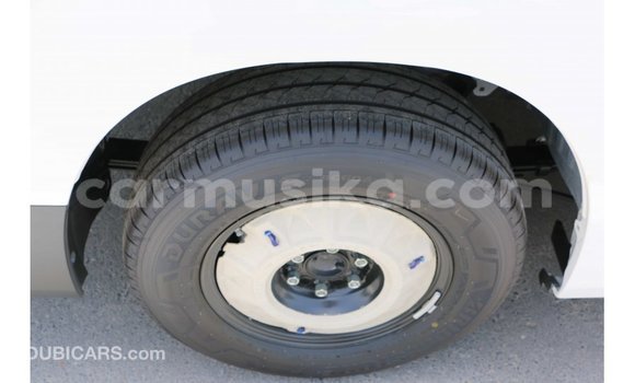 Acheter Import Voiture Toyota Hiace Blanc à Import - Dubai, Harare Acheter Import Voiture Toyota Hiace Blanc à Import - Dubai, Harare