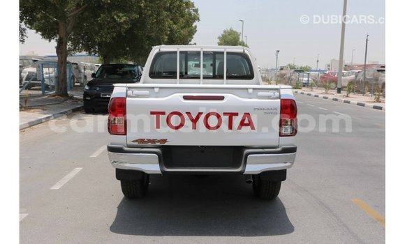 Acheter Import Voiture Toyota Hilux Blanc à Import - Dubai, Harare Acheter Import Voiture Toyota Hilux Blanc à Import - Dubai, Harare