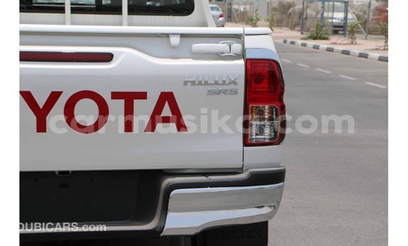 Acheter Import Voiture Toyota Hilux Blanc à Import - Dubai, Harare Acheter Import Voiture Toyota Hilux Blanc à Import - Dubai, Harare