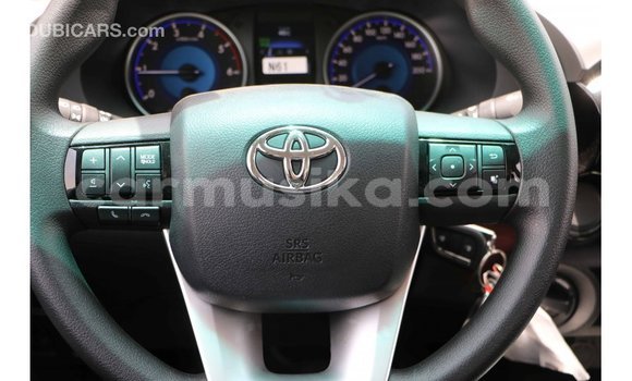 Acheter Import Voiture Toyota Hilux Blanc à Import - Dubai, Harare Acheter Import Voiture Toyota Hilux Blanc à Import - Dubai, Harare