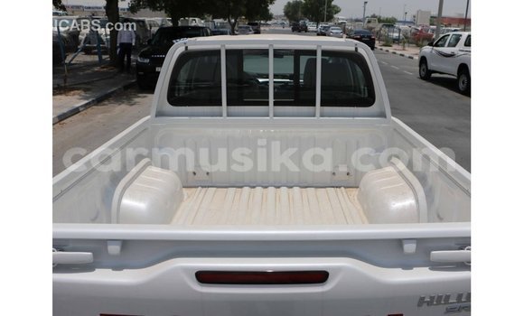 Acheter Import Voiture Toyota Hilux Blanc à Import - Dubai, Harare Acheter Import Voiture Toyota Hilux Blanc à Import - Dubai, Harare