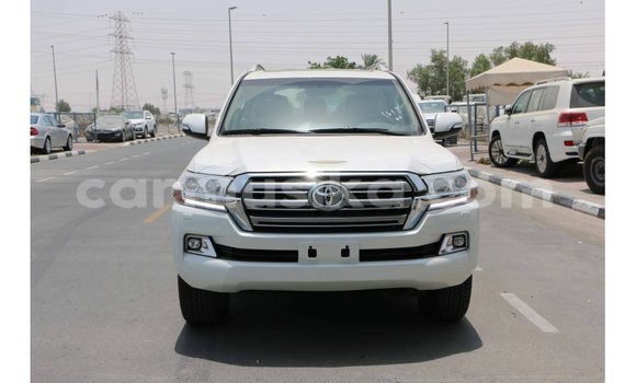 Acheter Import Voiture Toyota Land Cruiser Blanc à Import - Dubai, Harare Acheter Import Voiture Toyota Land Cruiser Blanc à Import - Dubai, Harare