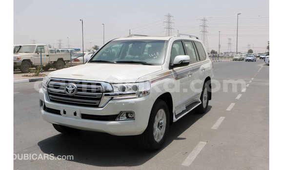 Acheter Import Voiture Toyota Land Cruiser Blanc à Import - Dubai, Harare Acheter Import Voiture Toyota Land Cruiser Blanc à Import - Dubai, Harare