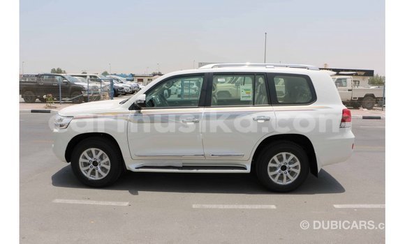 Acheter Import Voiture Toyota Land Cruiser Blanc à Import - Dubai, Harare Acheter Import Voiture Toyota Land Cruiser Blanc à Import - Dubai, Harare