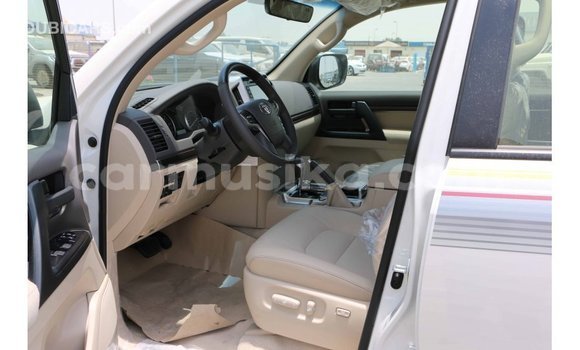 Acheter Import Voiture Toyota Land Cruiser Blanc à Import - Dubai, Harare Acheter Import Voiture Toyota Land Cruiser Blanc à Import - Dubai, Harare