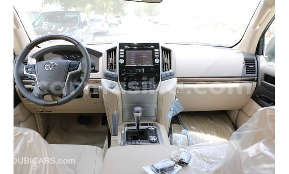 Acheter Import Voiture Toyota Land Cruiser Blanc à Import - Dubai, Harare Acheter Import Voiture Toyota Land Cruiser Blanc à Import - Dubai, Harare