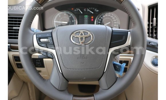 Acheter Import Voiture Toyota Land Cruiser Blanc à Import - Dubai, Harare Acheter Import Voiture Toyota Land Cruiser Blanc à Import - Dubai, Harare