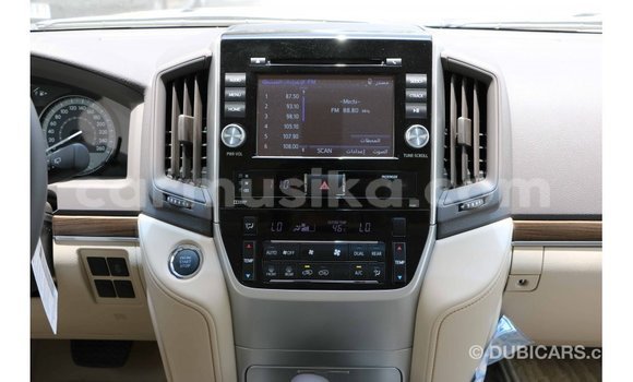 Acheter Import Voiture Toyota Land Cruiser Blanc à Import - Dubai, Harare Acheter Import Voiture Toyota Land Cruiser Blanc à Import - Dubai, Harare