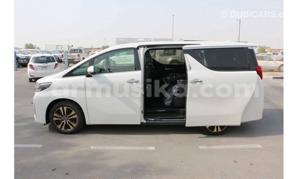 Acheter Import Voiture Toyota Alphard Blanc à Import - Dubai, Harare Acheter Import Voiture Toyota Alphard Blanc à Import - Dubai, Harare