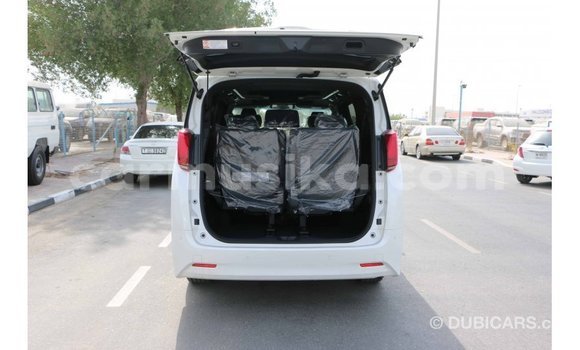 Acheter Import Voiture Toyota Alphard Blanc à Import - Dubai, Harare Acheter Import Voiture Toyota Alphard Blanc à Import - Dubai, Harare