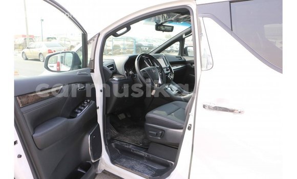 Acheter Import Voiture Toyota Alphard Blanc à Import - Dubai, Harare Acheter Import Voiture Toyota Alphard Blanc à Import - Dubai, Harare