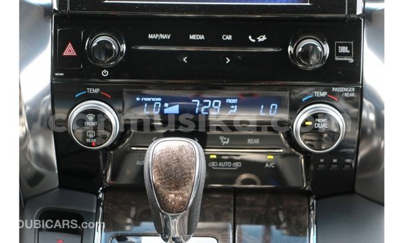 Acheter Import Voiture Toyota Alphard Blanc à Import - Dubai, Harare Acheter Import Voiture Toyota Alphard Blanc à Import - Dubai, Harare