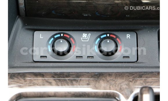 Acheter Import Voiture Toyota Alphard Blanc à Import - Dubai, Harare Acheter Import Voiture Toyota Alphard Blanc à Import - Dubai, Harare