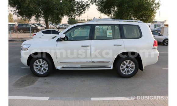 Acheter Import Voiture Toyota Land Cruiser Blanc à Import - Dubai, Harare Acheter Import Voiture Toyota Land Cruiser Blanc à Import - Dubai, Harare