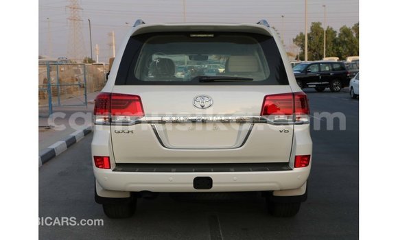 Acheter Import Voiture Toyota Land Cruiser Blanc à Import - Dubai, Harare Acheter Import Voiture Toyota Land Cruiser Blanc à Import - Dubai, Harare