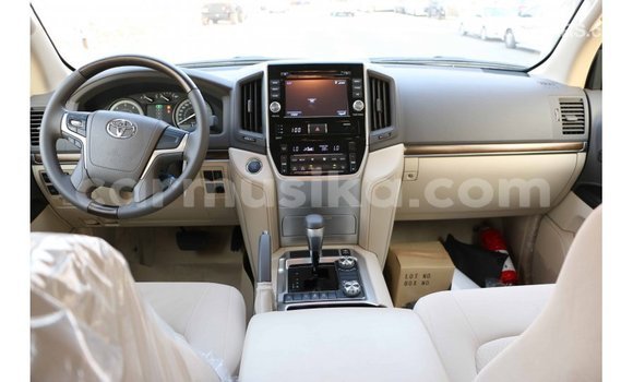 Acheter Import Voiture Toyota Land Cruiser Blanc à Import - Dubai, Harare Acheter Import Voiture Toyota Land Cruiser Blanc à Import - Dubai, Harare