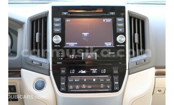 Acheter Import Voiture Toyota Land Cruiser Blanc à Import - Dubai, Harare Acheter Import Voiture Toyota Land Cruiser Blanc à Import - Dubai, Harare