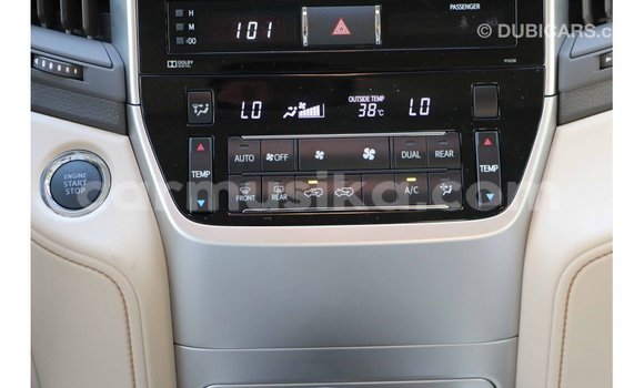 Acheter Import Voiture Toyota Land Cruiser Blanc à Import - Dubai, Harare Acheter Import Voiture Toyota Land Cruiser Blanc à Import - Dubai, Harare