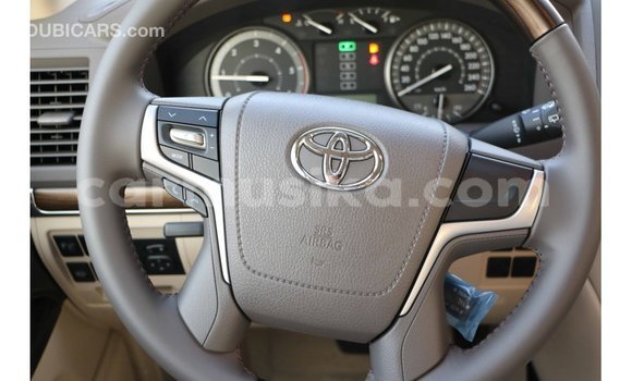 Acheter Import Voiture Toyota Land Cruiser Blanc à Import - Dubai, Harare Acheter Import Voiture Toyota Land Cruiser Blanc à Import - Dubai, Harare