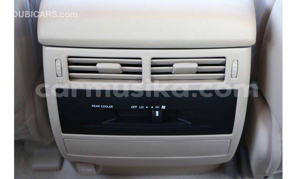 Acheter Import Voiture Toyota Land Cruiser Blanc à Import - Dubai, Harare Acheter Import Voiture Toyota Land Cruiser Blanc à Import - Dubai, Harare