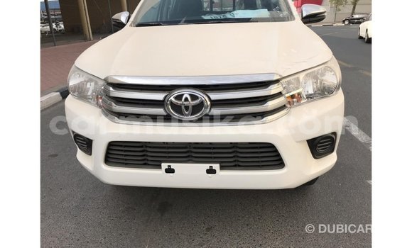 Acheter Import Voiture Toyota Hilux Blanc à Import - Dubai, Harare Acheter Import Voiture Toyota Hilux Blanc à Import - Dubai, Harare