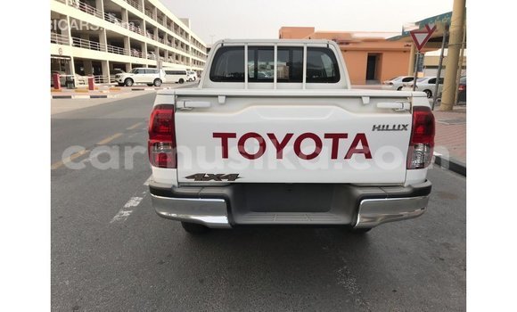 Acheter Import Voiture Toyota Hilux Blanc à Import - Dubai, Harare Acheter Import Voiture Toyota Hilux Blanc à Import - Dubai, Harare