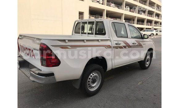 Acheter Import Voiture Toyota Hilux Blanc à Import - Dubai, Harare Acheter Import Voiture Toyota Hilux Blanc à Import - Dubai, Harare