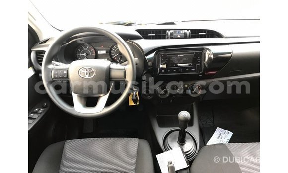 Acheter Import Voiture Toyota Hilux Blanc à Import - Dubai, Harare Acheter Import Voiture Toyota Hilux Blanc à Import - Dubai, Harare