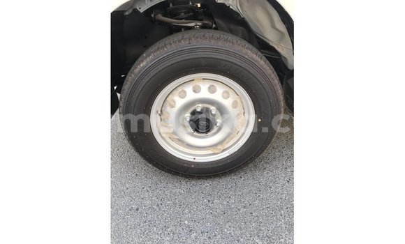Acheter Import Voiture Toyota Hilux Blanc à Import - Dubai, Harare Acheter Import Voiture Toyota Hilux Blanc à Import - Dubai, Harare