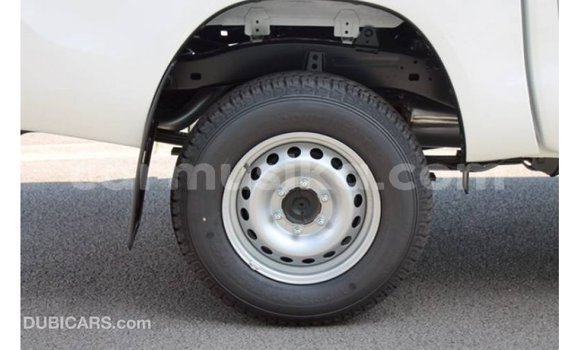 Acheter Import Voiture Toyota Hilux Blanc à Import - Dubai, Harare Acheter Import Voiture Toyota Hilux Blanc à Import - Dubai, Harare