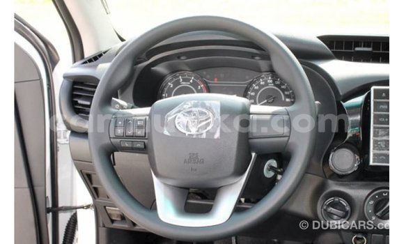 Acheter Import Voiture Toyota Hilux Blanc à Import - Dubai, Harare Acheter Import Voiture Toyota Hilux Blanc à Import - Dubai, Harare