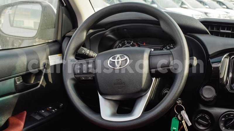 Tenga Imported Toyota Hilux Chena Mota In Import Dubai In Harare Carmusika