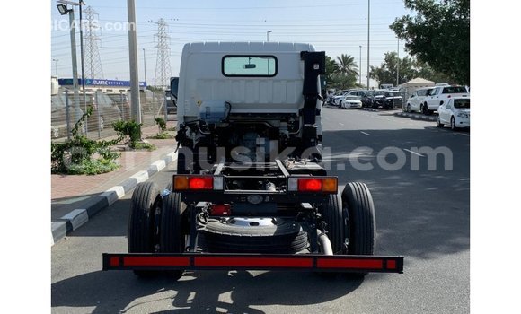 Acheter Import Utilitaire Mitsubishi Canter Blanc à Import - Dubai, Harare Acheter Import Utilitaire Mitsubishi Canter Blanc à Import - Dubai, Harare