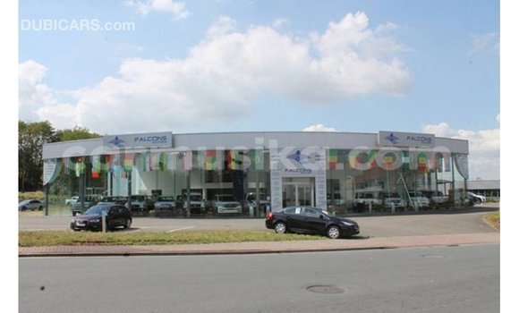 Buy Import Toyota Hilux White Car in Import - Dubai in Harare Buy Import Toyota Hilux White Car in Import - Dubai in Harare