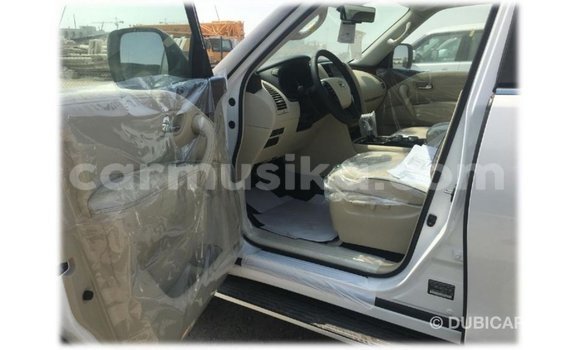 Acheter Import Voiture Nissan Patrol Blanc à Import - Dubai, Harare Acheter Import Voiture Nissan Patrol Blanc à Import - Dubai, Harare