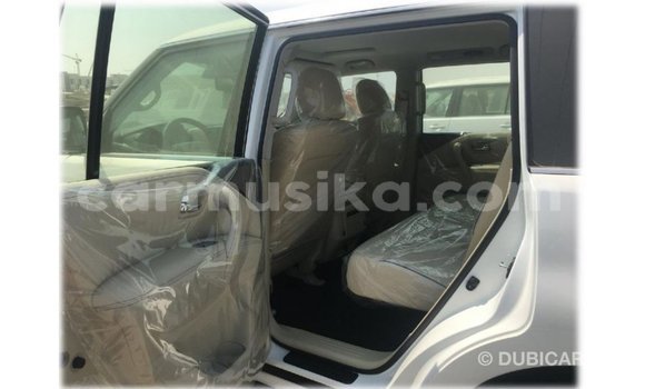 Acheter Import Voiture Nissan Patrol Blanc à Import - Dubai, Harare Acheter Import Voiture Nissan Patrol Blanc à Import - Dubai, Harare