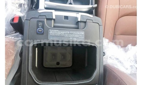 Acheter Import Voiture Toyota Land Cruiser Noir à Import - Dubai, Harare Acheter Import Voiture Toyota Land Cruiser Noir à Import - Dubai, Harare