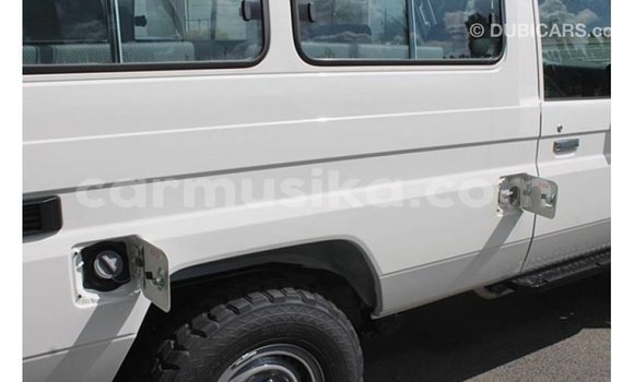 Tenga Imported Toyota Land Cruiser Chena Mota in Import - Dubai in Harare Tenga Imported Toyota Land Cruiser Chena Mota in Import - Dubai in Harare