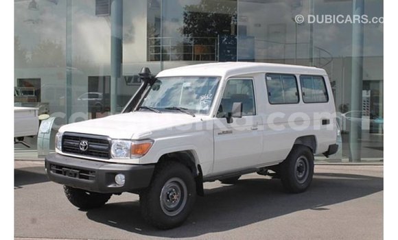 Tenga Imported Toyota Land Cruiser Chena Mota in Import - Dubai in Harare Tenga Imported Toyota Land Cruiser Chena Mota in Import - Dubai in Harare