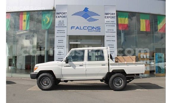 Acheter Import Voiture Toyota Land Cruiser Blanc à Import - Dubai, Harare Acheter Import Voiture Toyota Land Cruiser Blanc à Import - Dubai, Harare