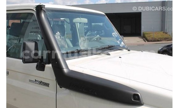 Acheter Import Voiture Toyota Land Cruiser Blanc à Import - Dubai, Harare Acheter Import Voiture Toyota Land Cruiser Blanc à Import - Dubai, Harare