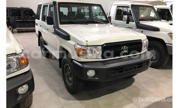 Acheter Import Voiture Toyota Land Cruiser Blanc à Import - Dubai, Harare Acheter Import Voiture Toyota Land Cruiser Blanc à Import - Dubai, Harare