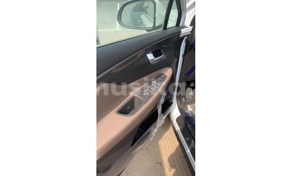 Acheter Import Voiture Hyundai Santa Fe Blanc à Import - Dubai, Harare Acheter Import Voiture Hyundai Santa Fe Blanc à Import - Dubai, Harare