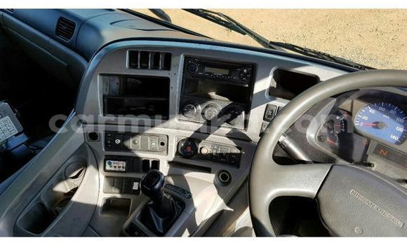 Acheter Occasion Utilitaire Nissan UD Blanc à Beitbridge, Matabeleland South Acheter Occasion Utilitaire Nissan UD Blanc à Beitbridge, Matabeleland South