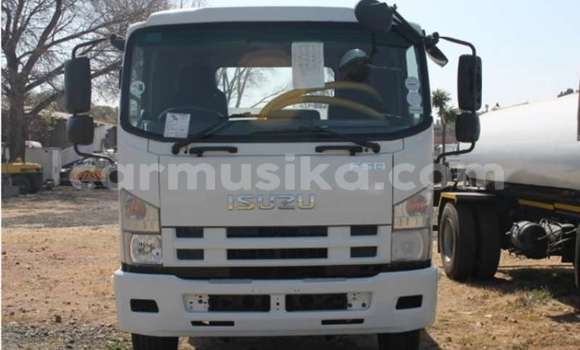 Nunua Ilio tumika Isuzu FTR 850 Nyeupe Lori ndani ya Beitbridge nchini Matabeleland Kusini