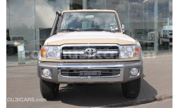 Tenga Imported Toyota Land Cruiser Beige Mota in Import - Dubai in Harare Tenga Imported Toyota Land Cruiser Beige Mota in Import - Dubai in Harare