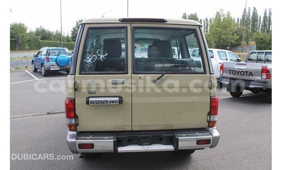 Tenga Imported Toyota Land Cruiser Beige Mota in Import - Dubai in Harare Tenga Imported Toyota Land Cruiser Beige Mota in Import - Dubai in Harare